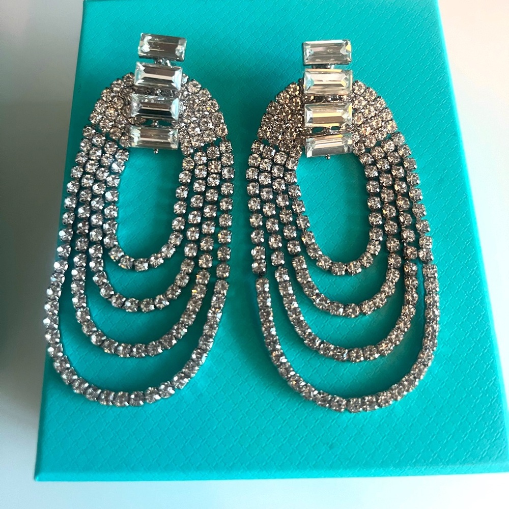 Silver long earrings ( diamond style )